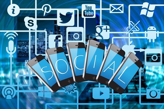 Come far Evolvere il tuo Business con il Social Media Marketing i Benefici e i Rischi