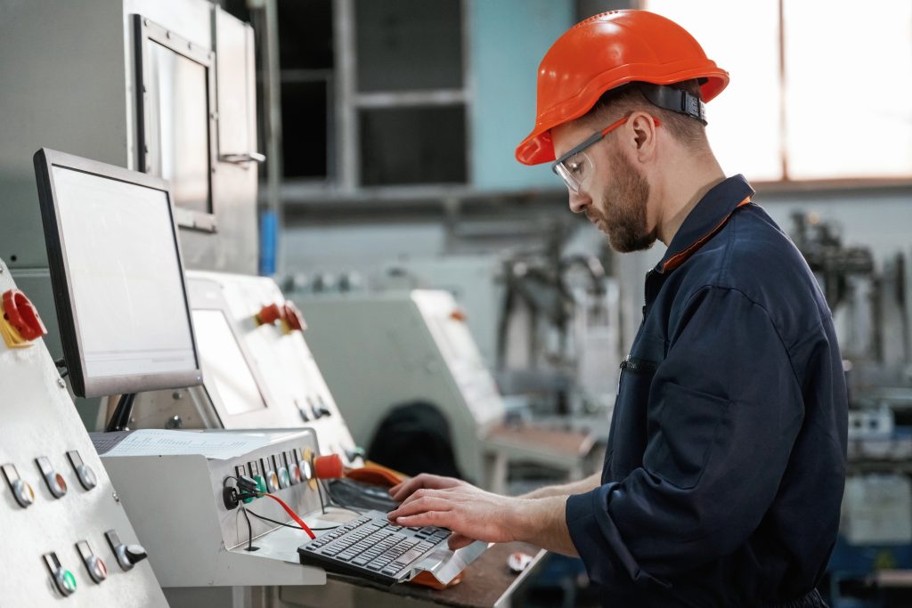 Protezione dei PC Industriali: Le Migliori Pratiche Contro Polvere e Umidità